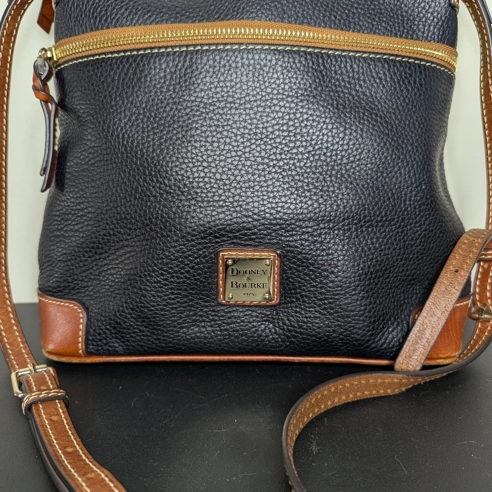 Dooney & Bourke Pebble Grain Black Leather Crossbody Purse Handbag Large